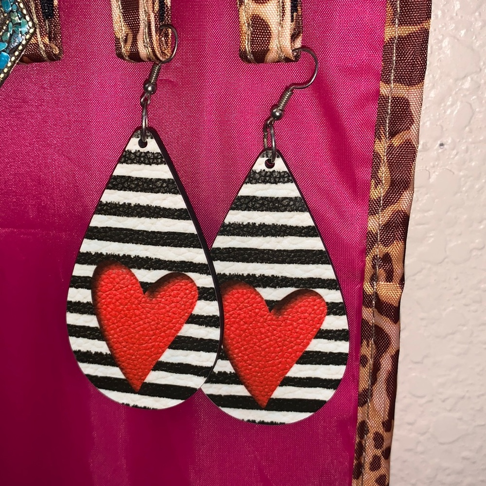 Striped lightweight heart earrings